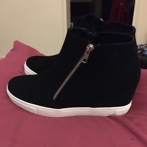 Women’s Black sneaker type wedge hill shoe